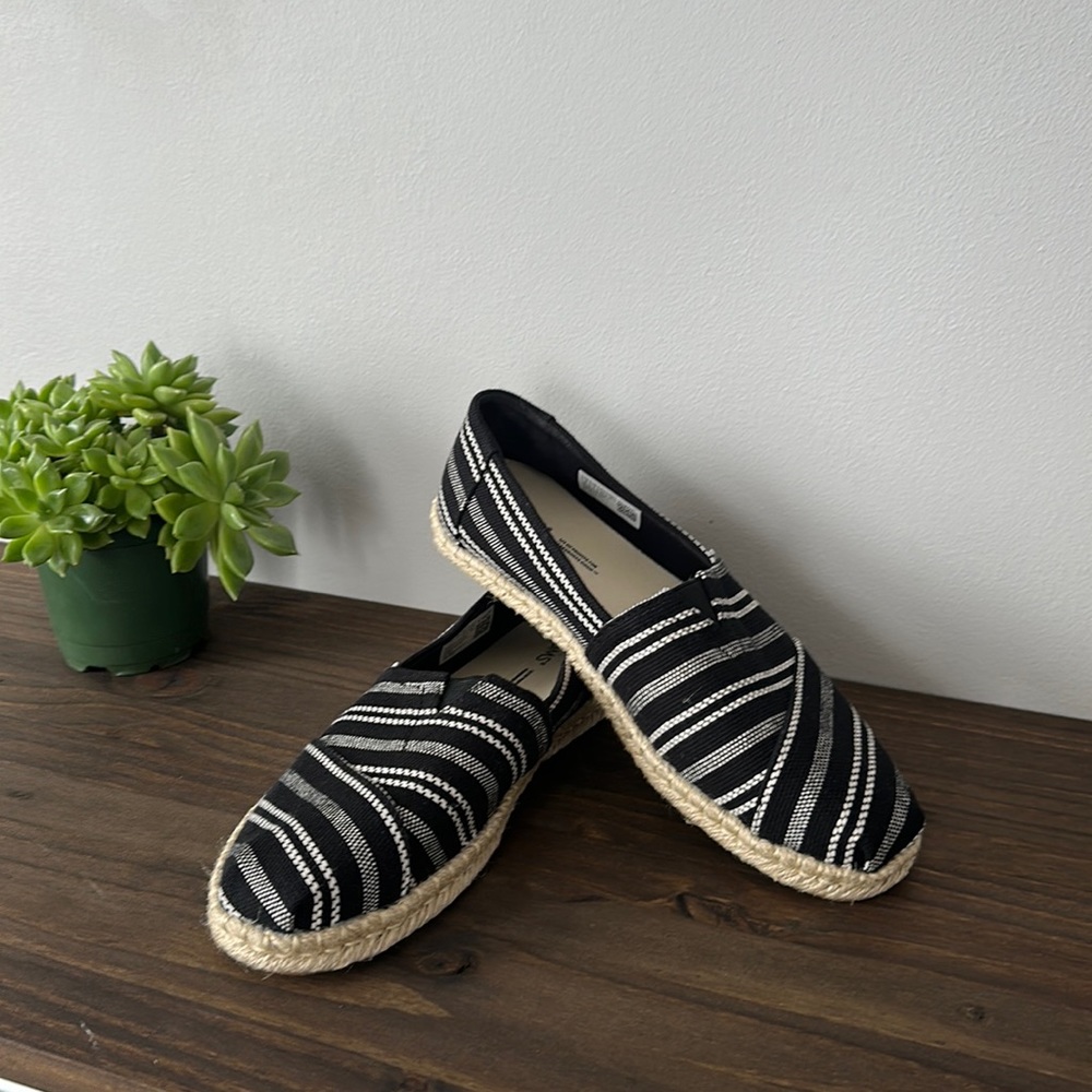 NWOT TOMS